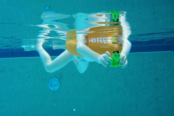 Koleso na plávanie SWIMTRAINER "Classic" oranžové (15 - 30 kg)